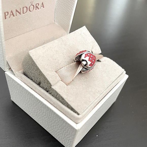 Pandora enamel strawberry charm - Picture 3 of 4